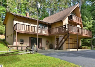 3233 Sunset Ln, Traverse City, MI 49684