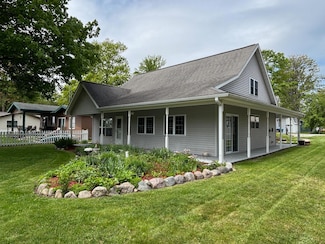 3214 Elnor Dr, Gladwin, MI 48624