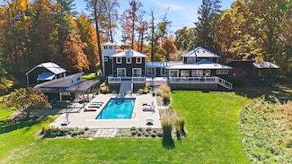 8145 W East Rd, Three Oaks, MI 49128
