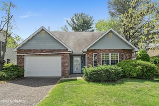 24 Clubhouse Ln, Marlboro, NJ 07746