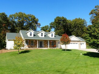 6352 Hilltop Dr, Demotte, IN 46310