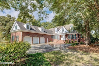 140 River Woods Dr, Wallace, NC 28466
