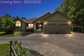 321 Wolfe Rd, Ortonville, MI 48462
