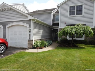 2139 Carriage Hill Cir, Lapeer, MI 48446
