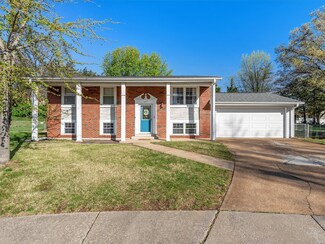 665 Greenhurst Ct, Fenton, MO 63026