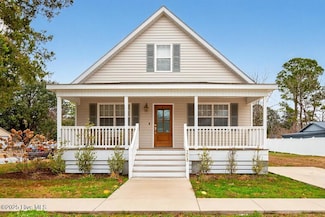 208 Pollock St, Pollocksville, NC 28573