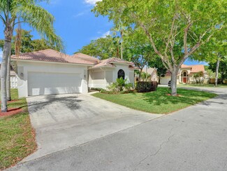 11745 Berry Dr, Hollywood, FL 33026
