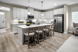 15 Willow Ln, Parsippany-Troy Hills, NJ 07054