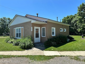 2776 Angle St, Marlette, MI 48453