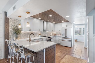 1511 Via de Luna Dr, Gulf Breeze, FL 32561