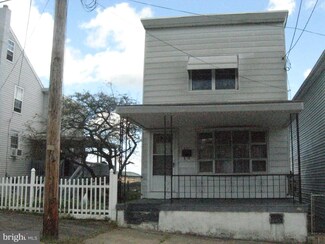 227 Chestnut St, Saint Clair, PA 17970