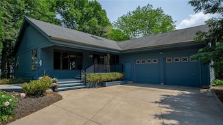 631 Grandview Ct, Menomonie, WI 54751