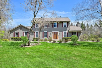 1294 Trail Way Dr, Grafton, WI 53024