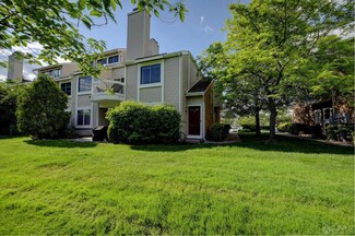8 Farnham Square, Parlin, NJ 08859