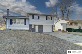 6326 N 76th St, Omaha, NE 68134