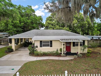 1120 E 1st Ave, Mount Dora, FL 32757