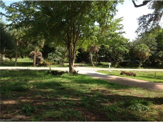 5227 Myrtle Ln, Naples, FL 34113