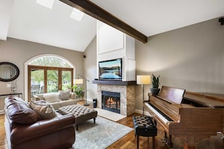 22 W Point Place, Excelsior, MN 55331