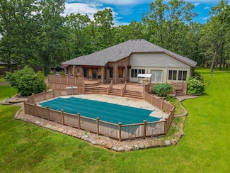 22720 Gardner Rd, Lebanon, MO 65536