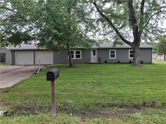 715 E Blackhawk St, Ottawa, KS 66067