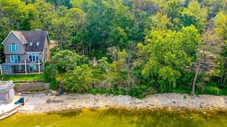 5361 Edgewater Beach Rd, Green Bay, WI 54311