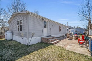 7 Union St, Derry, NH 03038