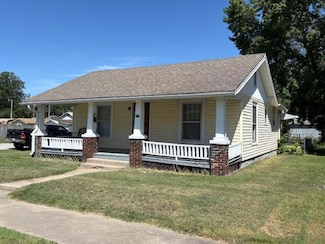 229 W College St, Aurora, MO 65605