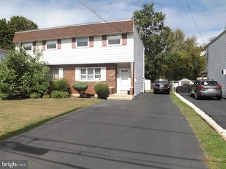 211 E Bacon St, Pottsville, PA 17901