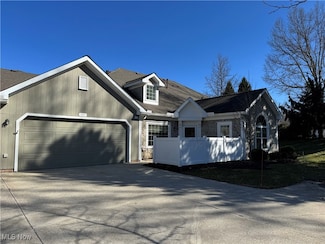 8238 Cyrus Ln, Northfield, OH 44067