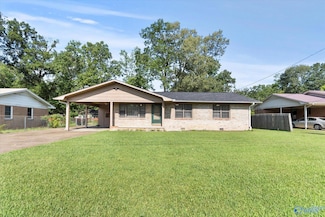 322 Sharon St, Scottsboro, AL 35768
