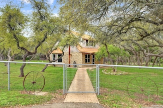 100 Cherokee Ln, Blanco, TX 78606