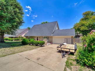 6930 Trailcrest Dr, Dallas, TX 75232