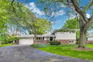 1525 Evergreen Terrace, Glenview, IL 60025