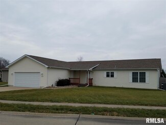 952 17th Ave, Silvis, IL 61282