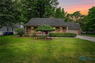 1956 Thornapple Dr, Toledo, OH 43614