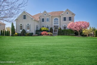 65 Stream Bank Dr, Freehold, NJ 07728