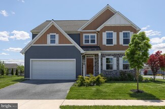 695 Fieldstone Dr, Annville, PA 17003
