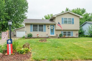 2114 Shady Lane Dr, Norwalk, IA 50211