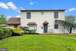 10 Queen Lily Rd, Levittown, PA 19057