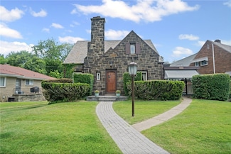 28 York Dr, Pittsburgh, PA 15214