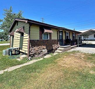 106 SW 3rd St, Loogootee, IN 47553