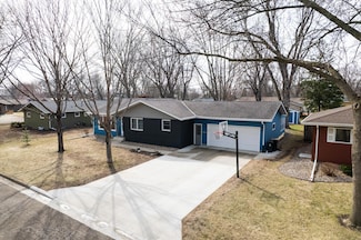 103 W James Ave, Marshall, MN 56258