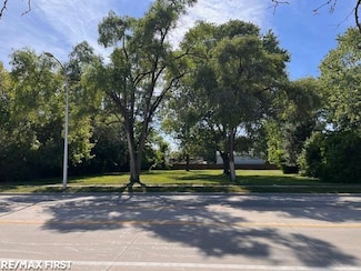32233 Beaconsfield Ave, Roseville, MI 48066