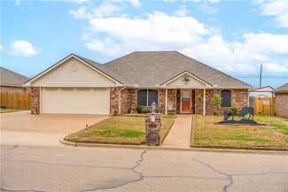 1104 Navajo Trail, Mc Gregor, TX 76657