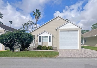 517 Twin Lakes Dr, Titusville, FL 32780