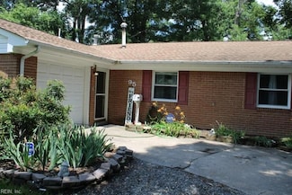 95 Kendall Dr, Newport News, VA 23601