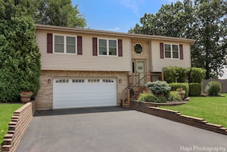 809 W Sheridan Rd, McHenry, IL 60051