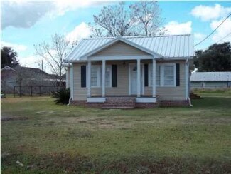 210 North Dr, Erath, LA 70533
