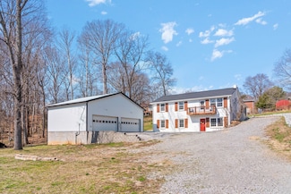 323 Dunbar Cave Rd, Clarksville, TN 37043
