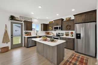 1317 N 1850 W, Clinton, UT 84015